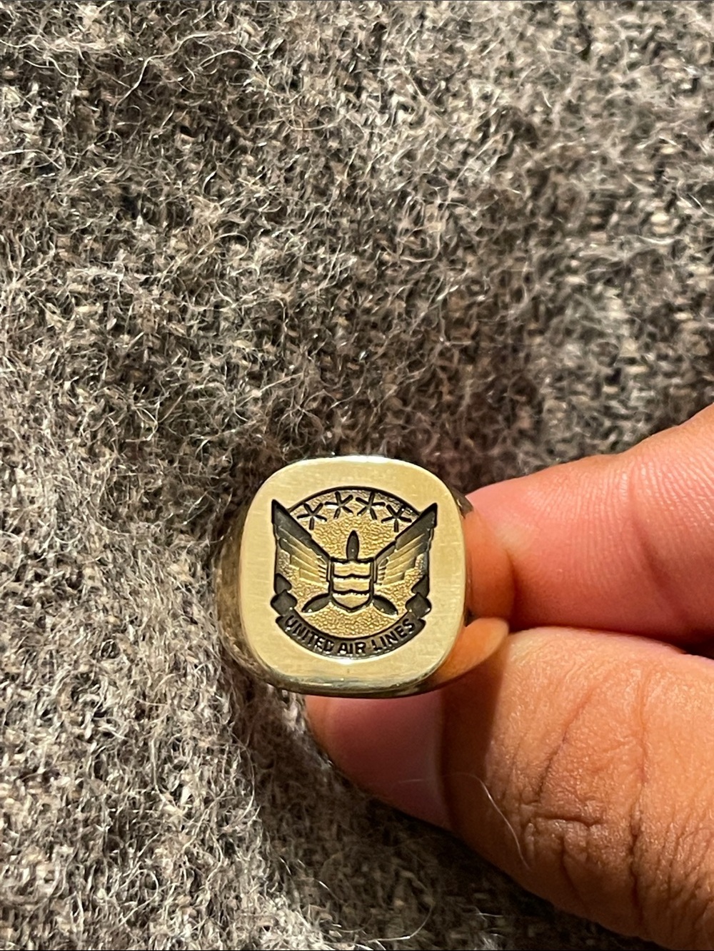 Gold-Tone Airline Logo Signet Ring - Unbranded